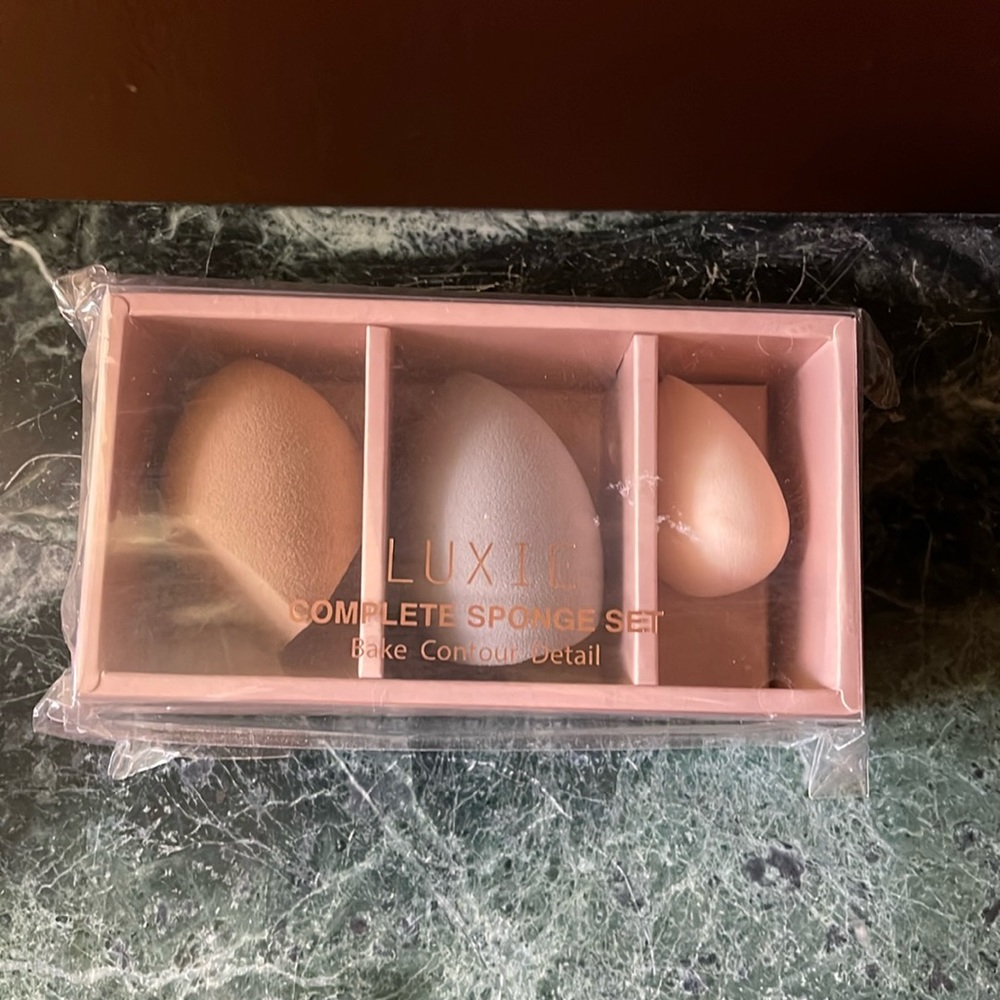 New and sealed LUXIE complete sponge set - Bake Contour Detail. Sold out!